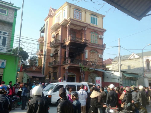Người đàn ông tự thiêu cùng bé 6 tuổi trong nhà nghỉ - 1