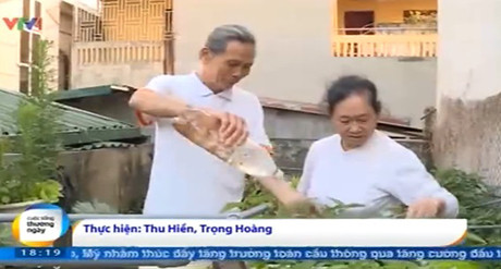 Cặp đôi U70 đạp xe xuyên Việt ảnh 2 Cặp vợ chồng U70 ông Đinh Xuân Toàn và bà Lê Thị Xuân