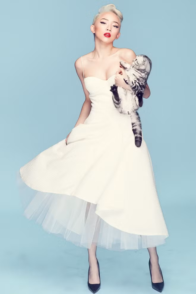 Tóc Tiên gợi cảm và kiêu kỳ