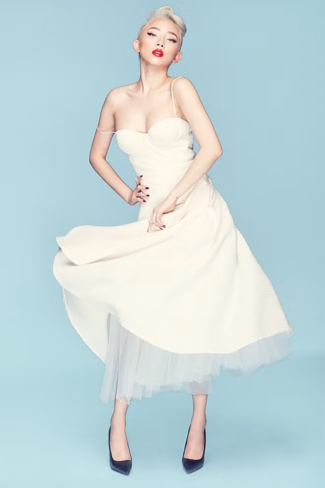 Tóc Tiên gợi cảm và kiêu kỳ