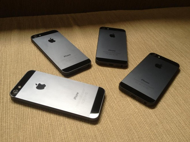 iPhone 5 khóa mạng đạng tạo cơn sốt mới trên thị trường xách tay. Ảnh: Nhattao.