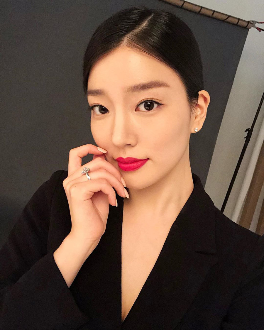 10 gợi ý makeup cho năm mới giúp bạn xinh lung linh và trẻ trung lên vài phần - Ảnh 3.