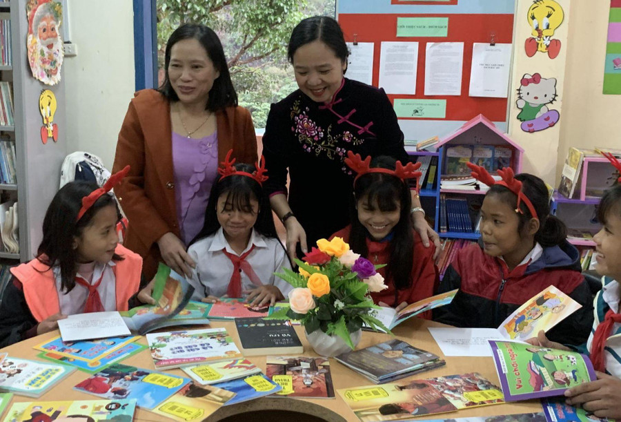 Tặng tri thức là điều lớn lao trong quá trình giáo dục. Ảnh minh họa Tặng tri thức là điều lớn lao trong quá trình giáo dục. Ảnh minh họa