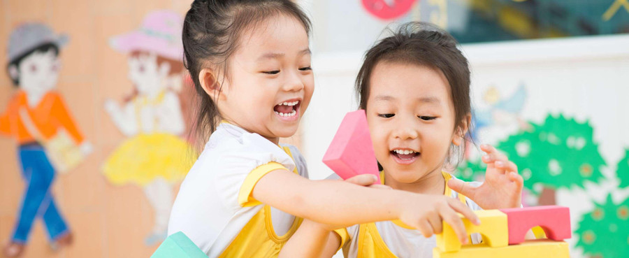 Cha mẹ cần hỗ trợ trẻ phát triển các “kỹ năng tiền ngôn ngữ” trong giao tiếp. Ảnh minh họa Cha mẹ cần hỗ trợ trẻ phát triển các “kỹ năng tiền ngôn ngữ” trong giao tiếp. Ảnh minh họa