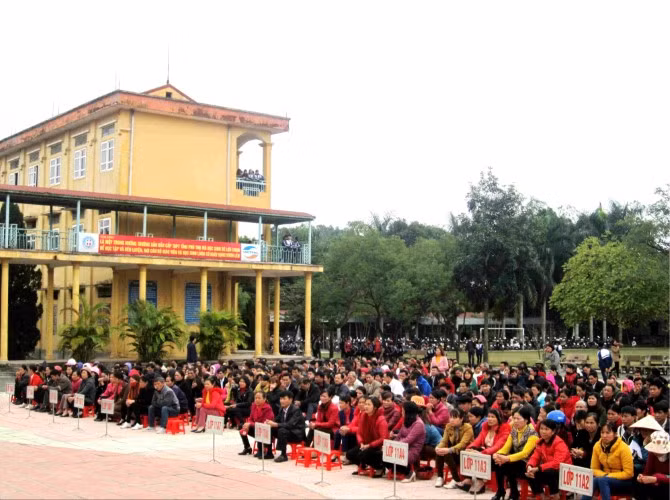 Một buổi họp phụ huynh ở Trường THPT Hạ Hòa (Phú Thọ)