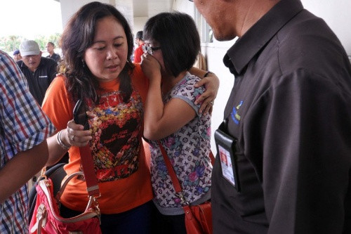 Một chiếc phi cơ AirAsia chở 162 người mất tích sáng nay trên đường từ Indonesia tới Singapore.