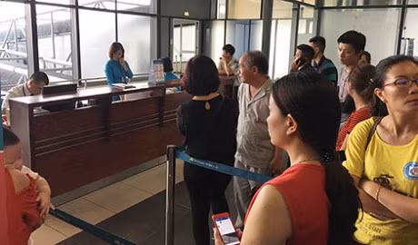 Hanh khach to VNA huy chuyen Ha Noi - Dien Bien Phu 2 ngay lien - Anh 3