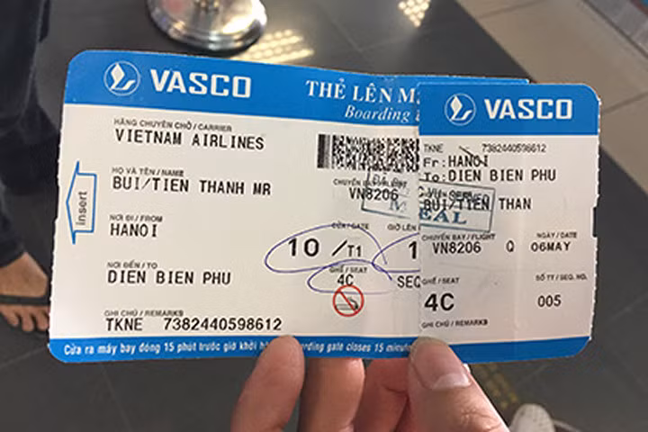 Vé máy bay đi Điện Biên Phủ của anh Bùi Tiến Thành.