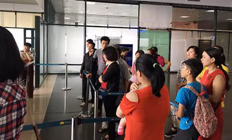 Hanh khach to VNA huy chuyen Ha Noi - Dien Bien Phu 2 ngay lien - Anh 2