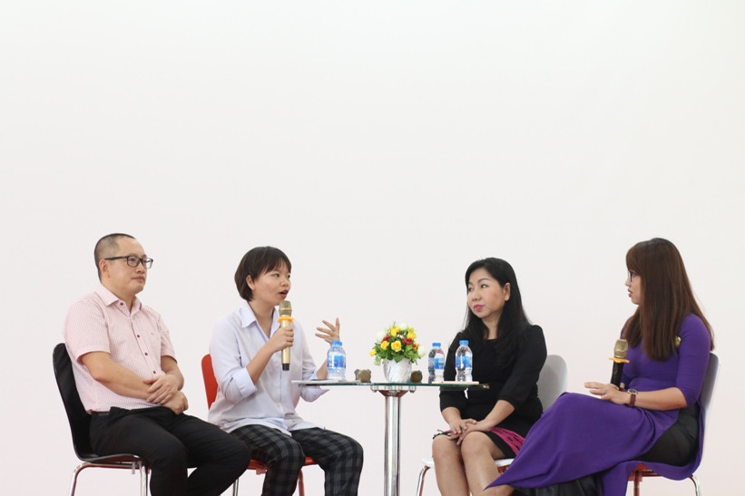 Diễn giả Tô Thụy Diễm Quyên chia sẻ thông tin trong chương trình “Mở vòng tay cho con bay”