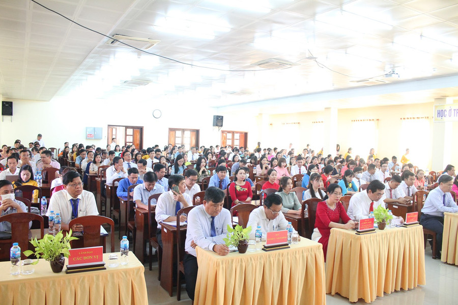 Quang cảnh buổi lễ. Quang cảnh buổi lễ.