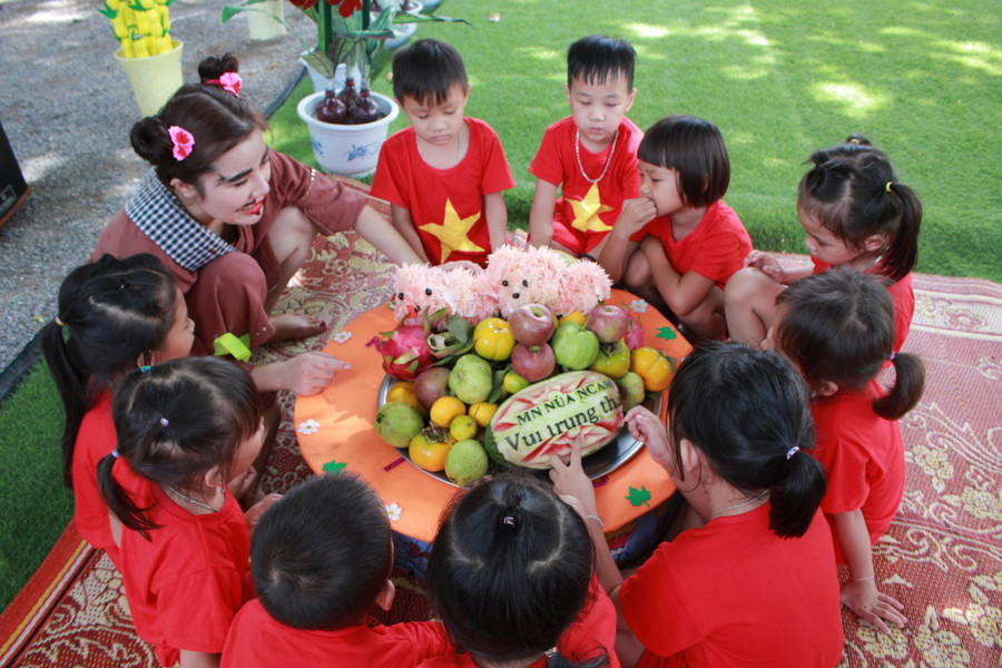 Một giờ học của cô trò Trường Mầm non Núa Ngam. Một giờ học của cô trò Trường Mầm non Núa Ngam.