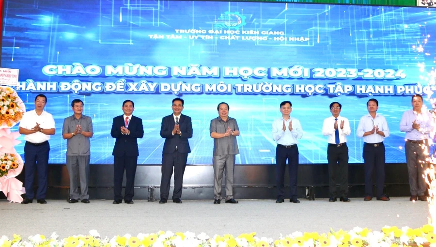 Nghi thức khai giảng năm học 2023 - 2024.