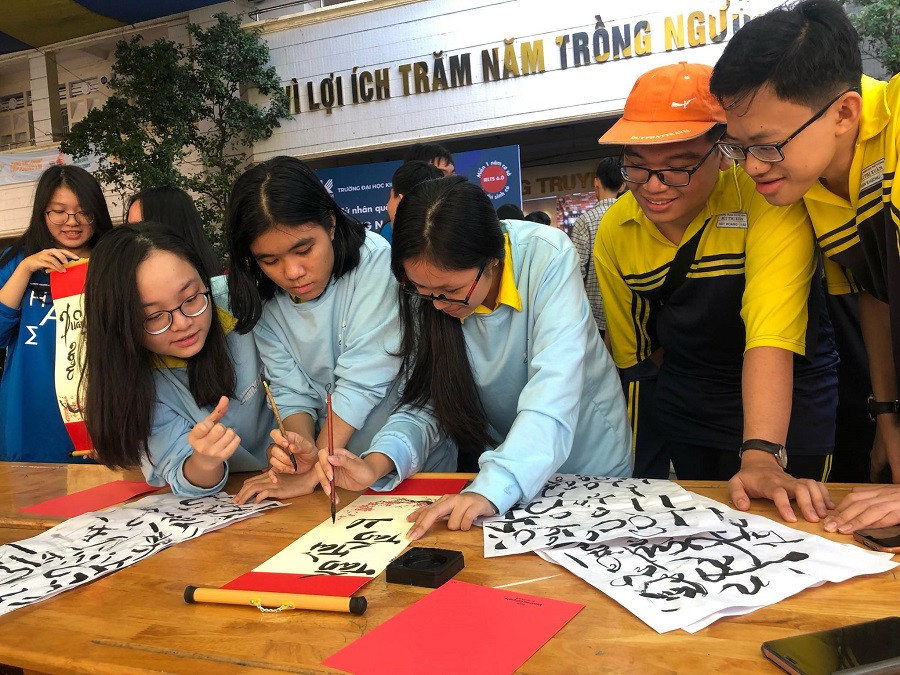 Thi viết thư pháp