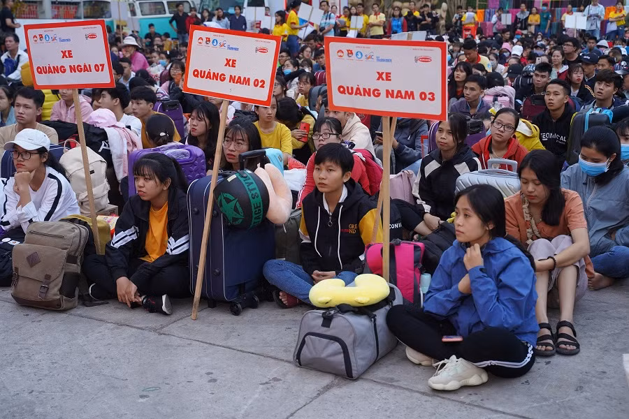 Năm nay "Chuyến xe mùa xuân" trao tặng 2.500 vé cho sinh viên có hoàn cảnh khó khăn Năm nay "Chuyến xe mùa xuân" trao tặng 2.500 vé cho sinh viên có hoàn cảnh khó khăn