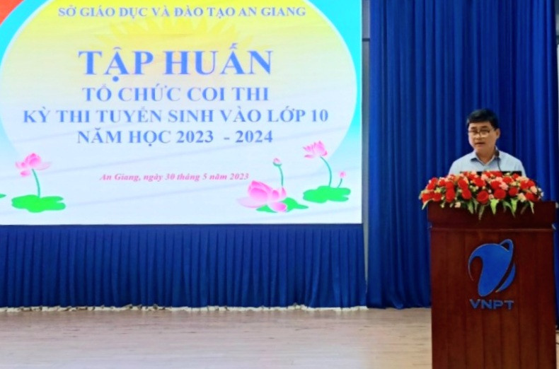 Ông Nguyễn Quốc Khanh - Phó GĐ Sở GD&amp;ĐT An Giang phát biểu tại hội nghị.