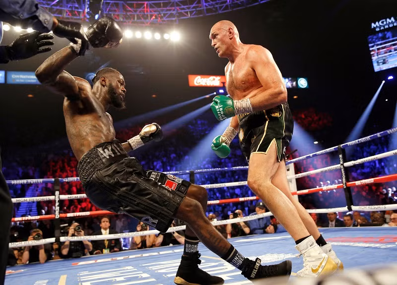 Tyson Fury đánh bại võ sĩ người Mỹ, Deontay Wilder.