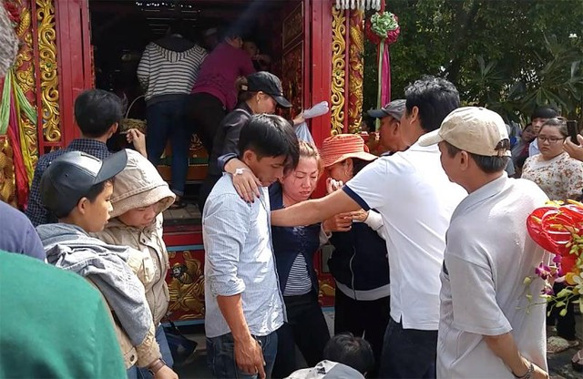 Thang máy; rơi tự do, 10 người bị thương