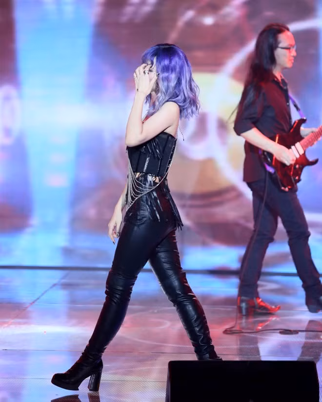 Tóc Tiên lấy lại phong độ sau 2 tuần bị chê 