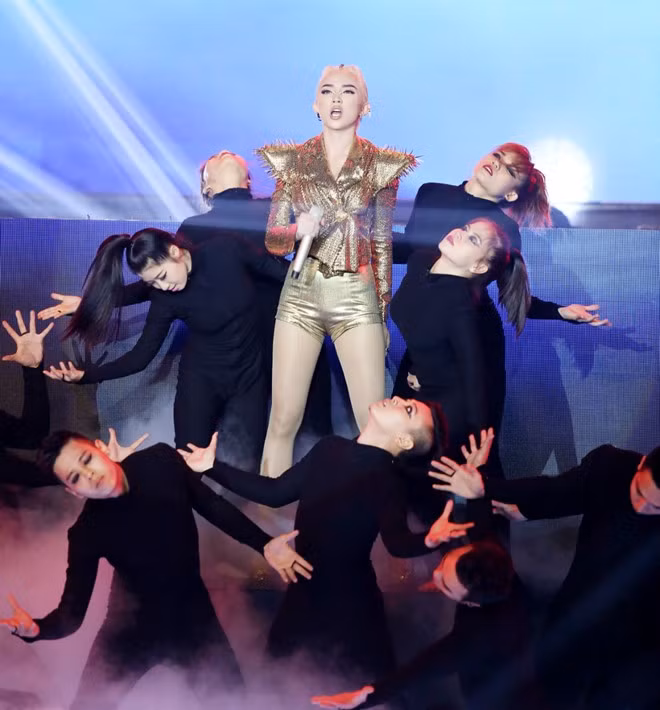 Tóc Tiên lấy lại phong độ sau 2 tuần bị chê 