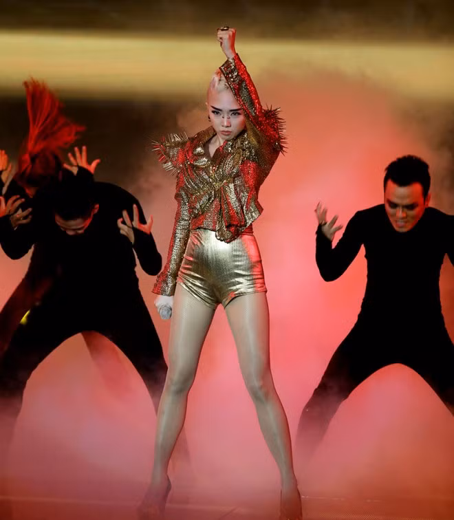 Tóc Tiên lấy lại phong độ sau 2 tuần bị chê 