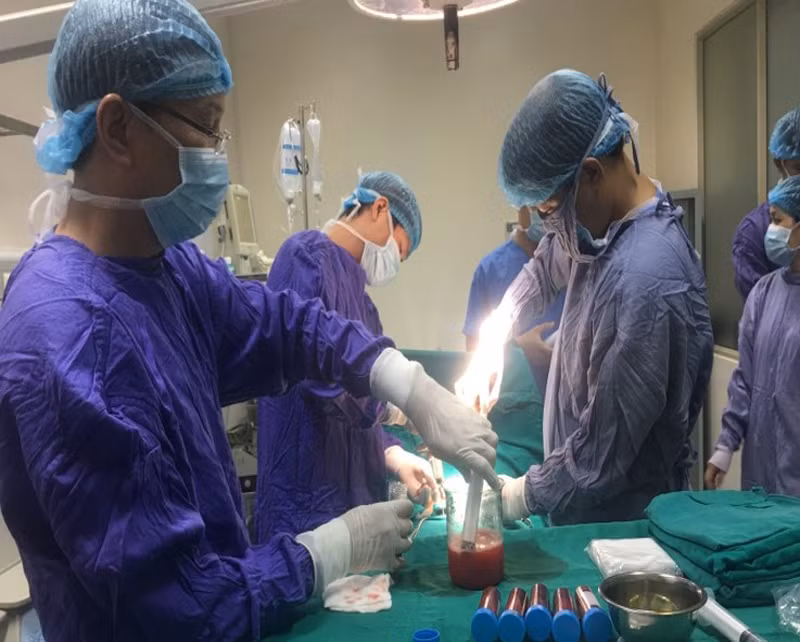 Phẫu thuật cấy ghép tế bào gốc tại Bệnh viện Trung ương Quân đội 108.