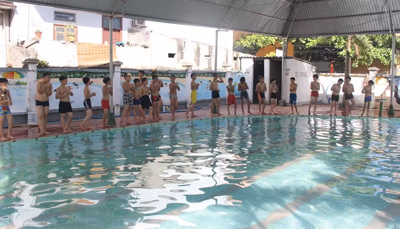 Việc phổ cập bơi cho học sinh trong các trường học vẫn còn nhiều khó khăn. Ảnh: TG