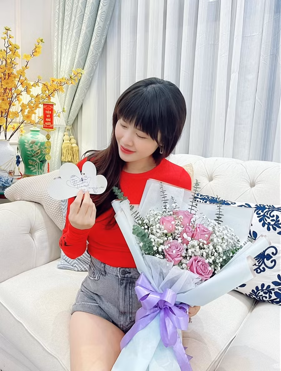 Đăng Khôi chơi lớn khi tặng bà xã Thủy Anh biệt thự 50 tỷ, hàng hiệu và hoa hồng.