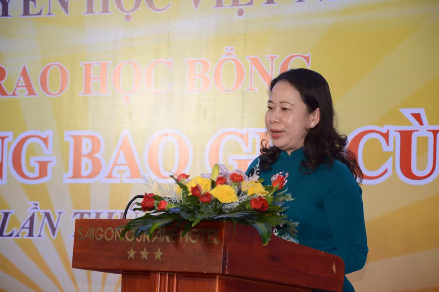 Bà Võ Thị Ánh Xuân, Ủy viên Ban chấp hành TW Đảng, Phó Chủ tịch CHXHCN Việt Nam phát biểu tại Lễ trao học bổng "Học không bao giờ cùng" lần thứ 3 khu vực miền Trung - Tây Nguyên.