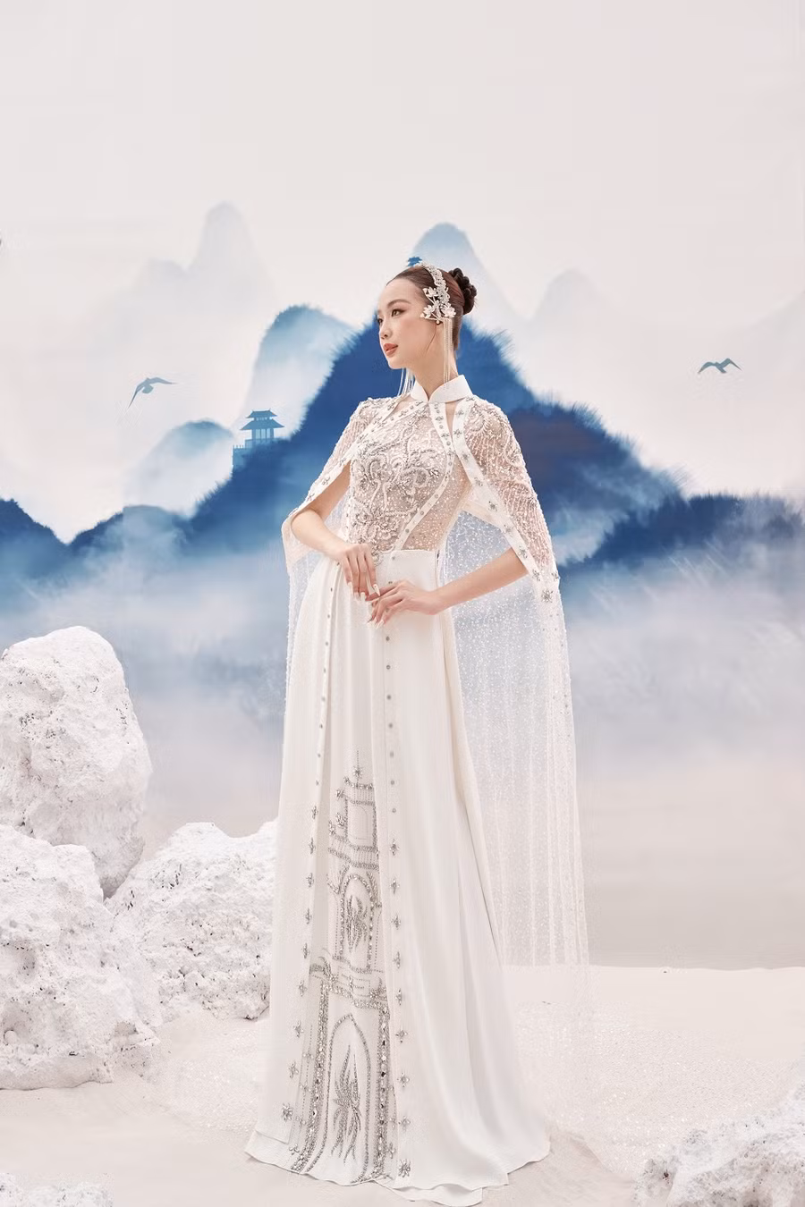 Hoa Hậu Bảo Ngọc sẽ xuất hiện trong tà áo dài cho phần mở màn của đêm Chung kết Miss Intercontinental 2023.