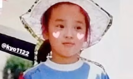 Bức ảnh được Stylist của Song Hye-ko chia sẻ. Bức ảnh được Stylist của Song Hye-ko chia sẻ.