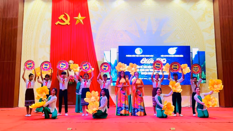 Màn chào hỏi của đơn vị Trường Dân tộc Nội trú huyện.