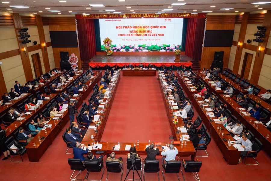 Hội thảo có sự tham dự của nhiều đại biểu, nhà sử học trên khắp cả nước.