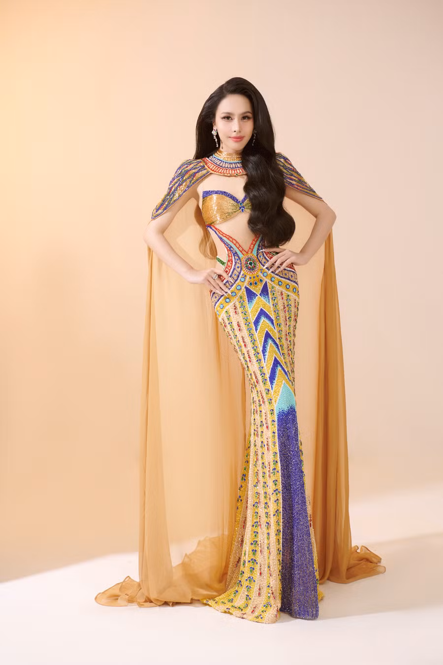 Chiếc váy nặng 20kg sẽ cùng Ngọc Hằng tham dự đêm Chung kết Hoa hậu Liên lục địa 2023.