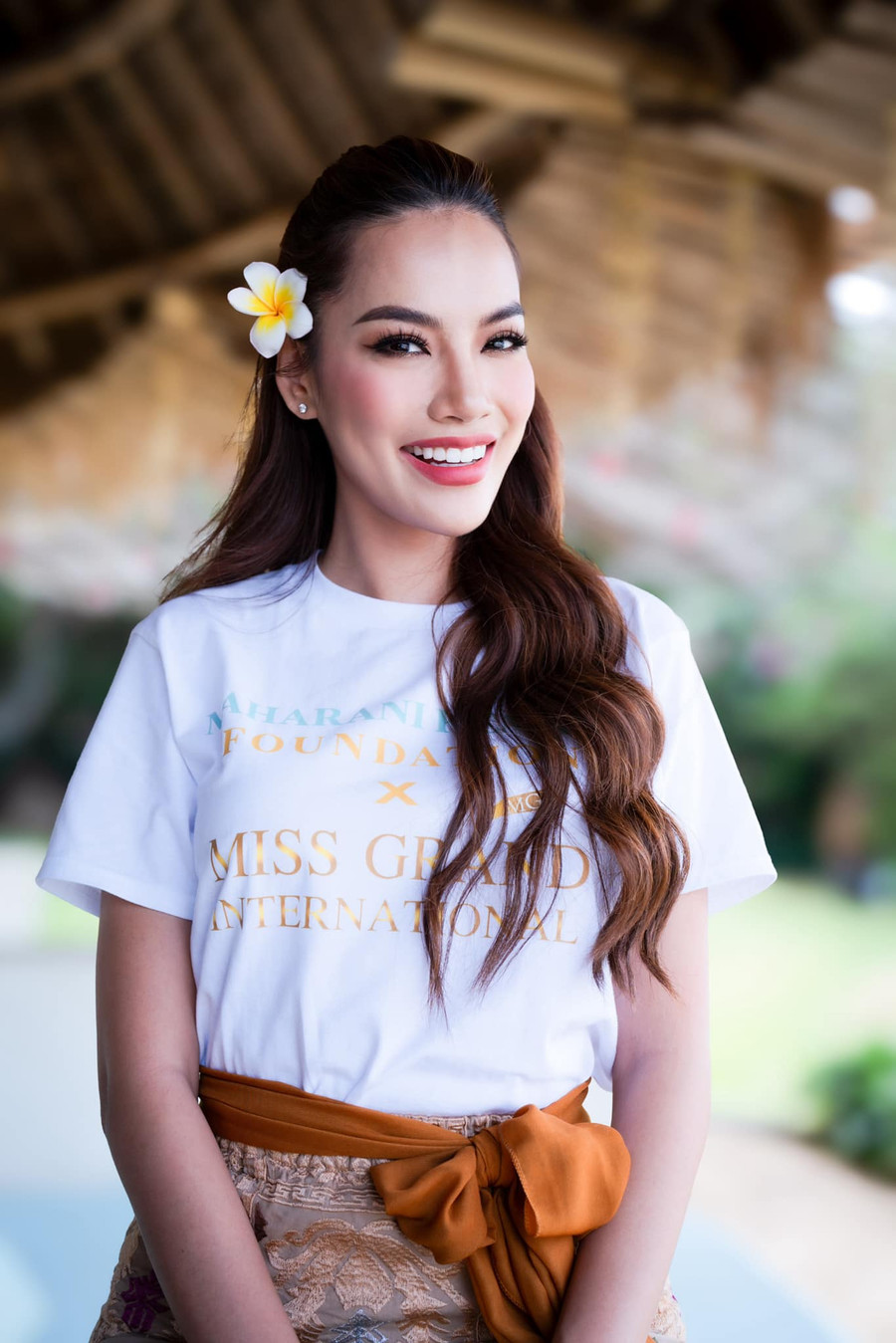 Đến với mỗi quốc gia, Á hậu 4 Miss Grand Vietnam 2023 đã thể hiện tình yêu với nét truyền thống của mỗi quốc gia bằng cách diện trang phục truyền thống và lưu lại hình ảnh kỷ niệm.