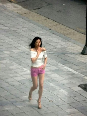 Tấm hình chụp Jeon Ji Hyun hồi trẻ bằng camera thường gây sốt trở lại.