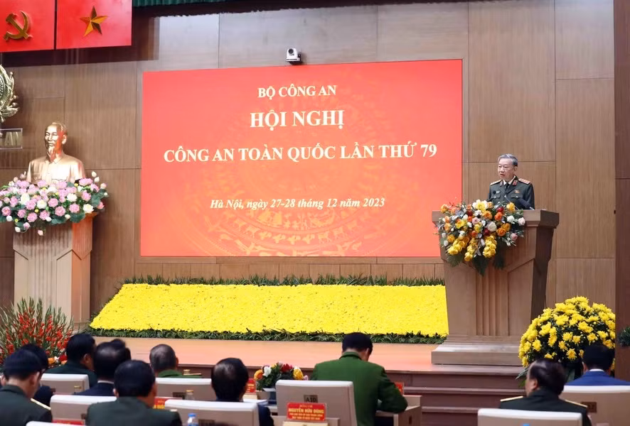 Đại tướng Tô Lâm, Ủy viên Bộ Chính trị, Bí thư Đảng ủy Công an Trung ương, Bộ trưởng Bộ Công an phát biểu khai mạc hội nghị. (Ảnh: Phạm Kiên/TTXVN)