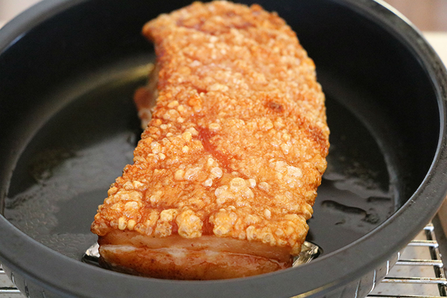 Cách làm thịt ba chỉ rán giòn tuyệt hảo hơn ngoài hàng – ai ăn cũng tấm tắc khen ngon ảnh 3 Cách làm thịt ba chỉ rán giòn tuyệt hảo hơn ngoài hàng – ai ăn cũng tấm tắc khen ngon ảnh 3