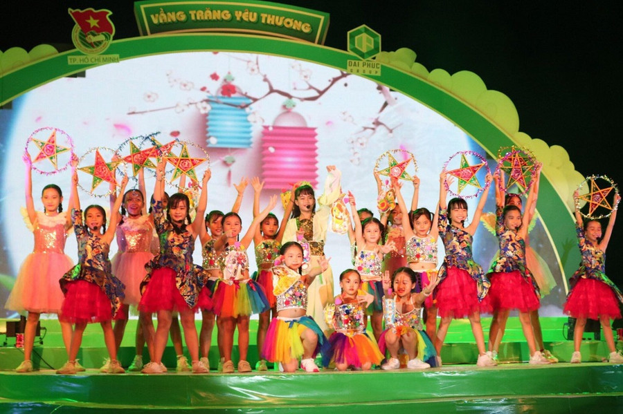 Một tiết mục văn nghệ tại đêm hội