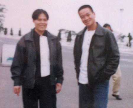 Bà trùm Dung Hà (trái) và phó tướng Hải Bánh trong một chuyến du hí Hải Phòng năm 1999. Ngũ đại giang hồ: Hải Bánh về phò Năm Cam