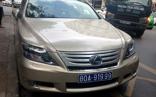 Tạm giữ xe siêu sang đeo biển siêu đẹp 80A-919.99 nghi là đồ giả ảnh 1 Tạm giữ xe siêu sang đeo biển siêu đẹp 80A-919.99 nghi là đồ giả ảnh 1