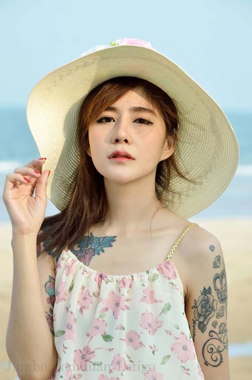 Hot girl xăm trổ gây “bão” vì vẻ đẹp dịu hiền