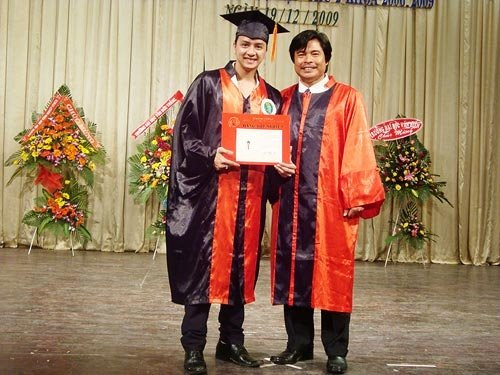 4 ca sĩ Việt có bằng đại học “chẳng liên quan” hình ảnh 9 4 ca si viet co bang dai hoc “chang lien quan” hinh anh 9