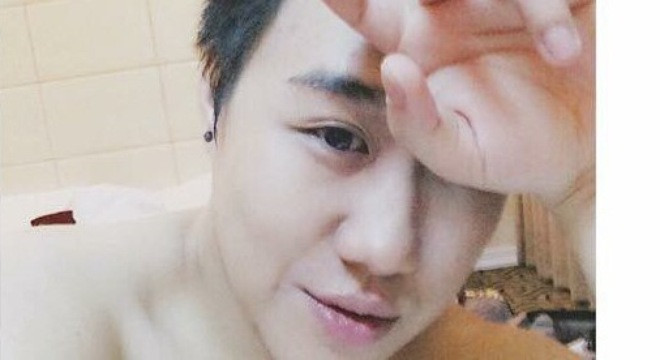 Sốc vì loạt ảnh trần trụi bị rò rỉ của Trung Quân Idol