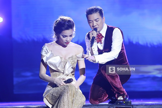 Giọt nước mắt đắt giá “cứu” cả Hà Hồ lẫn Đàm Vĩnh Hưng ảnh 6 Hình ảnh lung linh, sang trọng và quyền lực của Hà Hồ bỗng tan biến, người ta chỉ còn thấy 1 người phụ nữ bé nhỏ, đa cảm trên sân khấu.