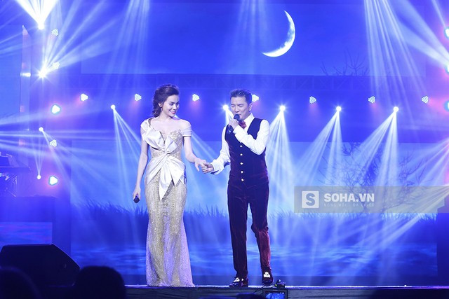 Giọt nước mắt đắt giá “cứu” cả Hà Hồ lẫn Đàm Vĩnh Hưng ảnh 2 Xuất hiện trong chiếc đầm đuôi cá gợi cảm, Hà Hồ xinh đẹp và quyền lực như 1 nữ thần.