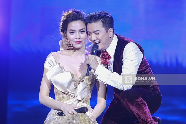 Giọt nước mắt đắt giá “cứu” cả Hà Hồ lẫn Đàm Vĩnh Hưng ảnh 8 Không chỉ là anh em trên sân khấu, Hà Hồ và Đàm Vĩnh Hưng còn khá thân thiết ngoài đời. Tuy nhiên, những hình ảnh tình cảm như thế này không mấy khi khán giả được chứng kiến trên sân khấu.