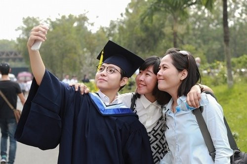 4 ca sĩ Việt có bằng đại học “chẳng liên quan” hình ảnh 4 4 ca si viet co bang dai hoc “chang lien quan” hinh anh 4