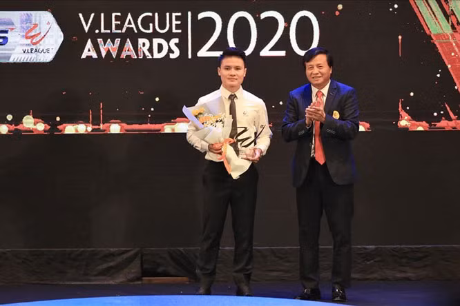 Nguyễn Quang Hải thắng giải Bàn thắng đẹp nhất V-League 2020.