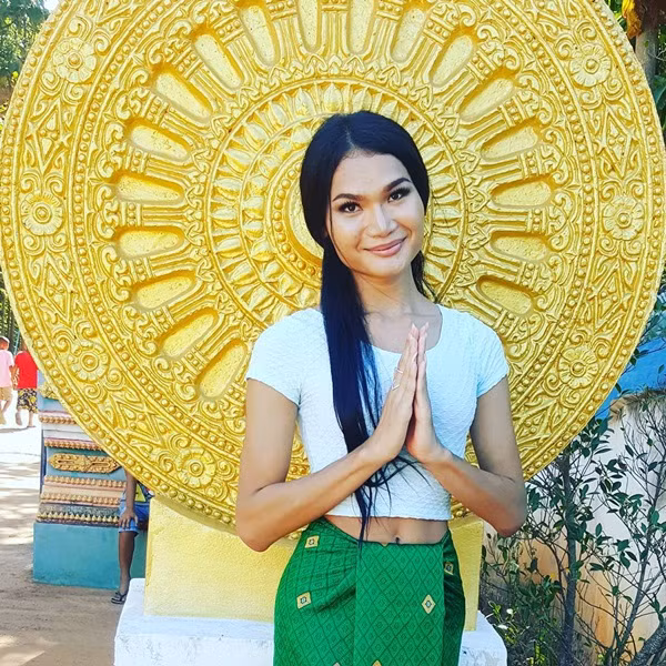 nha-su-thai-lan-chuyen-gioi-thanh-nguoi-mau-noi-tieng-3